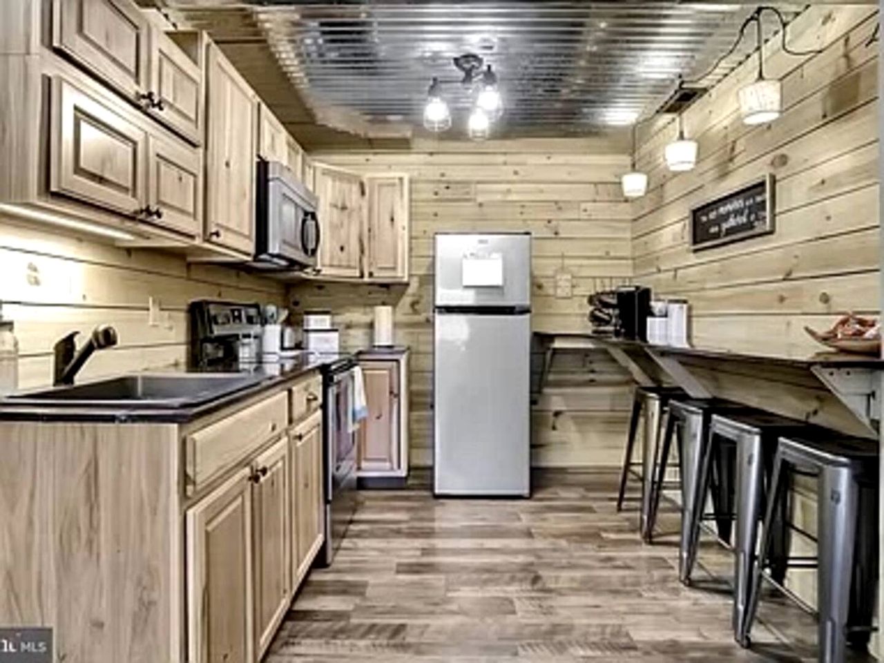 Rustic Mountain Barn Retreat with Private Hot Tub Near Lost River State Park in Wardensville, West Virginia