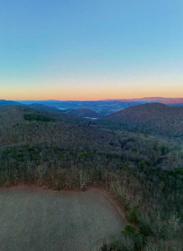 Rustic Mountain Barn Retreat with Private Hot Tub Near Lost River State Park in Wardensville, West Virginia