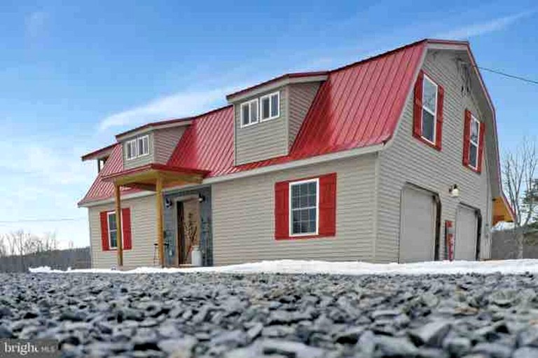 Rustic Mountain Barn Retreat with Private Hot Tub Near Lost River State Park in Wardensville, West Virginia