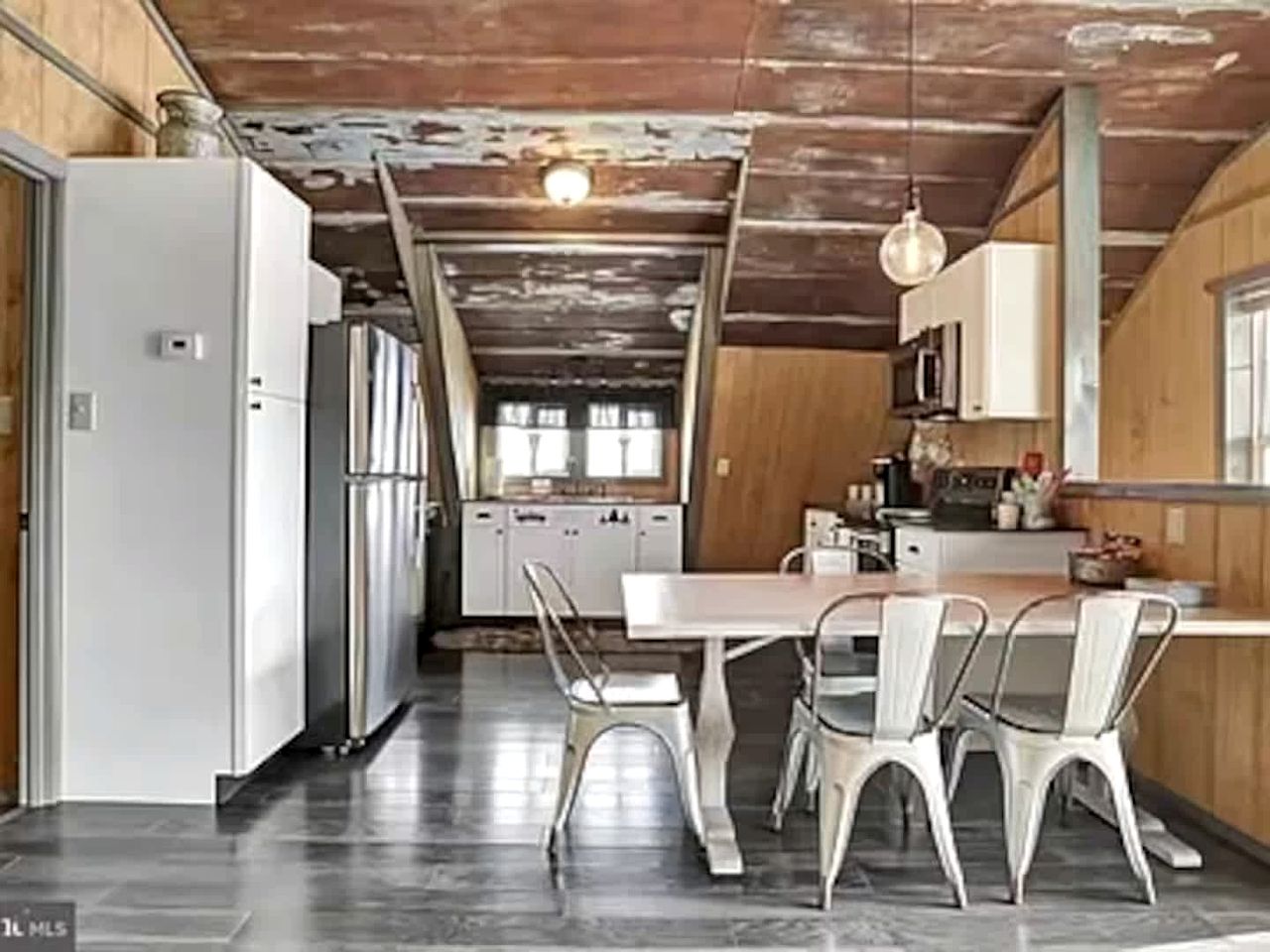 Rustic Mountain Barn Retreat with Private Hot Tub Near Lost River State Park in Wardensville, West Virginia