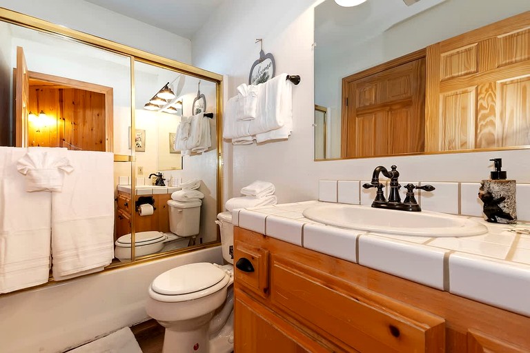 Cabins (United States of America, Big Bear Lake, California)