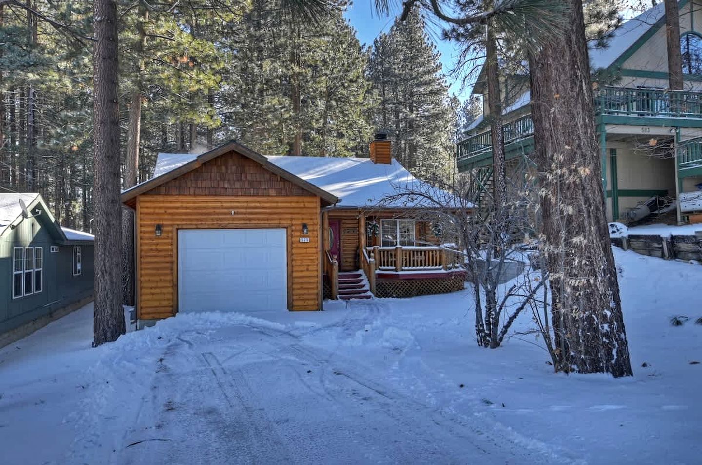 Rustic Cabin with Fireplace, Barbecue and Private Deck in Big Bear Lake, California