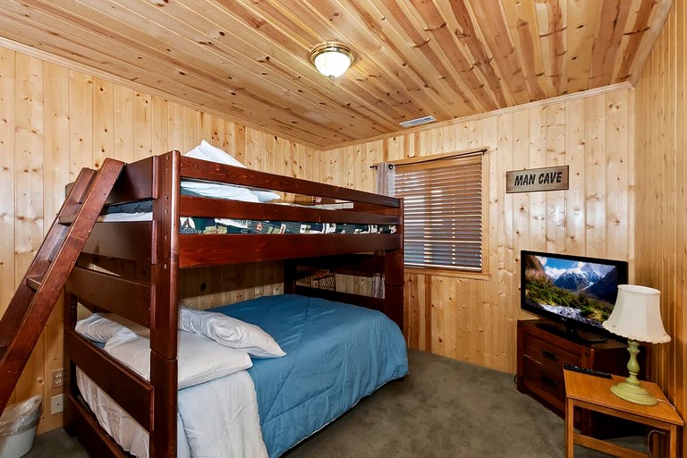 Cabins (United States of America, Big Bear Lake, California)