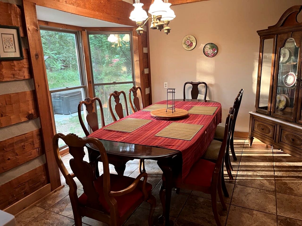 Rustic Cabin with Large Deck near Franklin, Tennessee