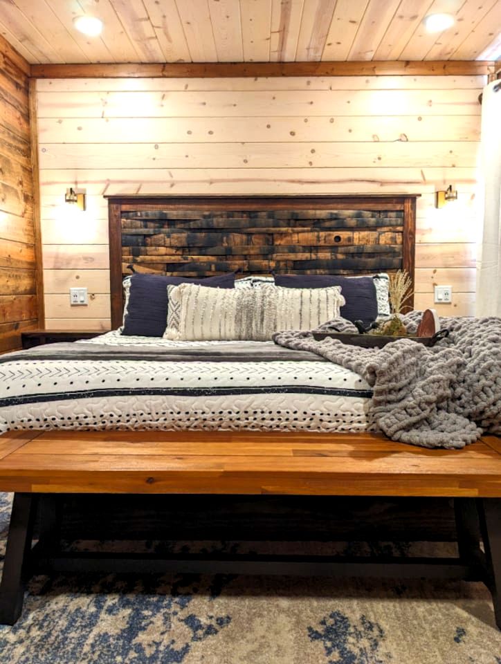 Rustic Cabin with Hot Tub and Game Room on the Edge of Ouachita National Forest