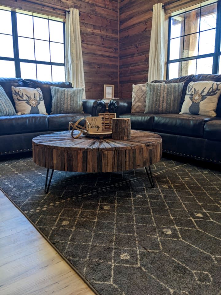 Rustic Cabin with Hot Tub and Game Room on the Edge of Ouachita National Forest