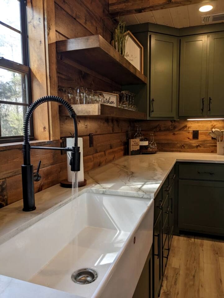 Rustic Cabin with Hot Tub and Game Room on the Edge of Ouachita National Forest