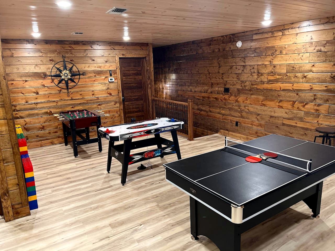 Rustic Cabin with Hot Tub and Game Room on the Edge of Ouachita National Forest