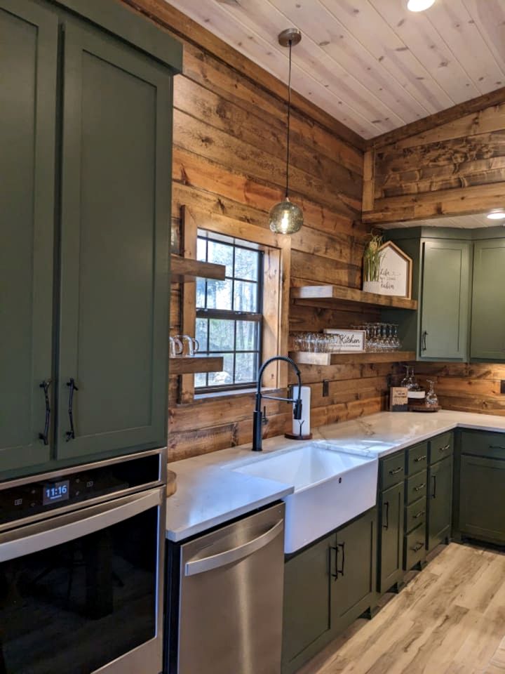 Rustic Cabin with Hot Tub and Game Room on the Edge of Ouachita National Forest