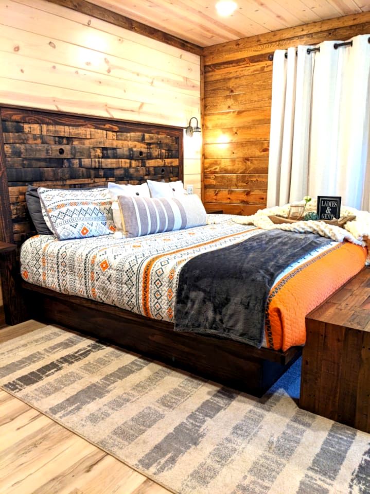 Rustic Cabin with Hot Tub and Game Room on the Edge of Ouachita National Forest