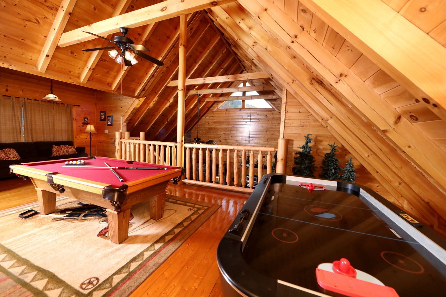 Wooden Pet-Friendly Cabin with Hot-Tub, Game Room and Pool in Sevierville, Tennessee