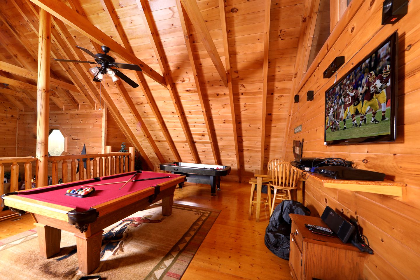 Wooden Pet-Friendly Cabin with Hot-Tub, Game Room and Pool in Sevierville, Tennessee
