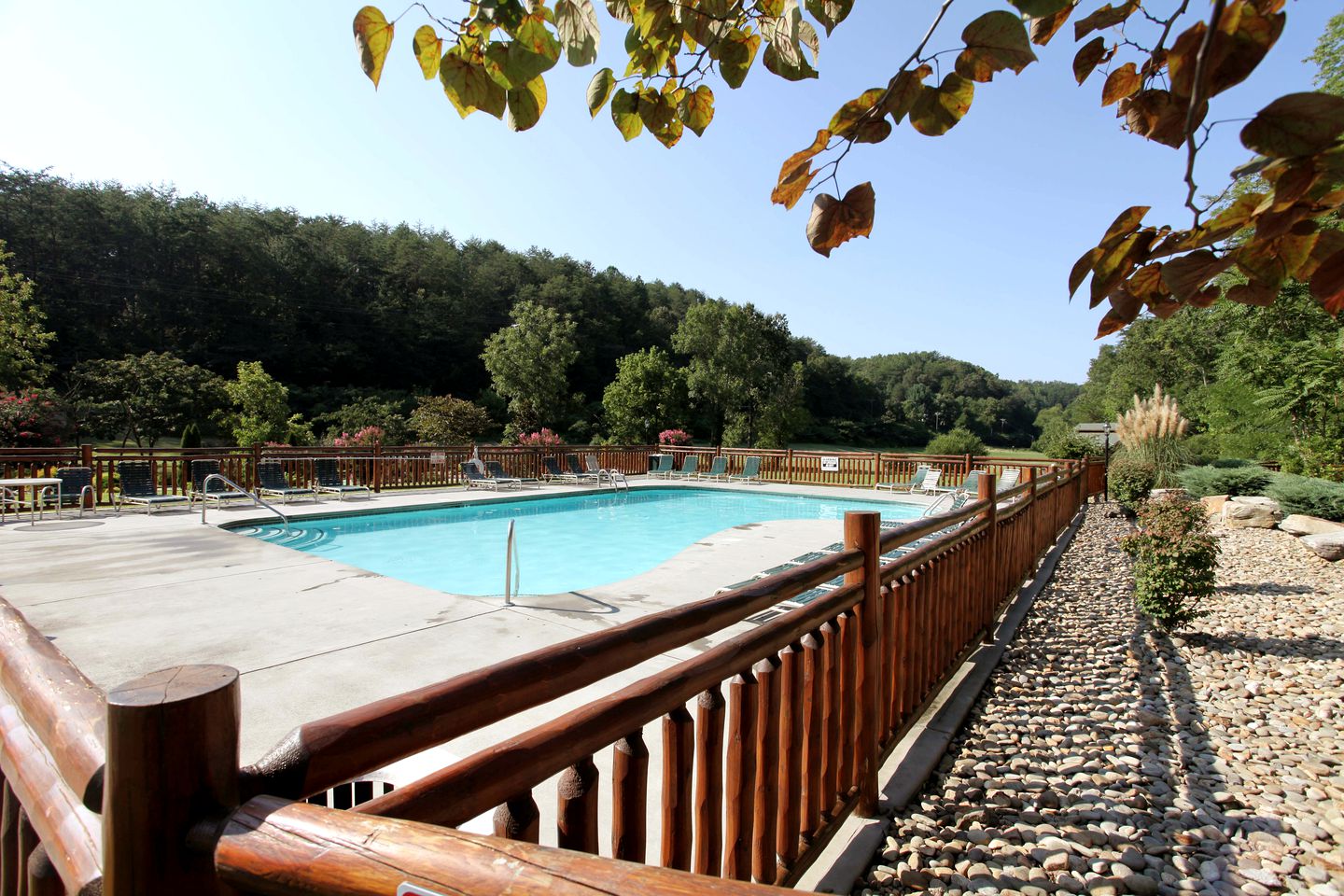 Wooden Pet-Friendly Cabin with Hot-Tub, Game Room and Pool in Sevierville, Tennessee