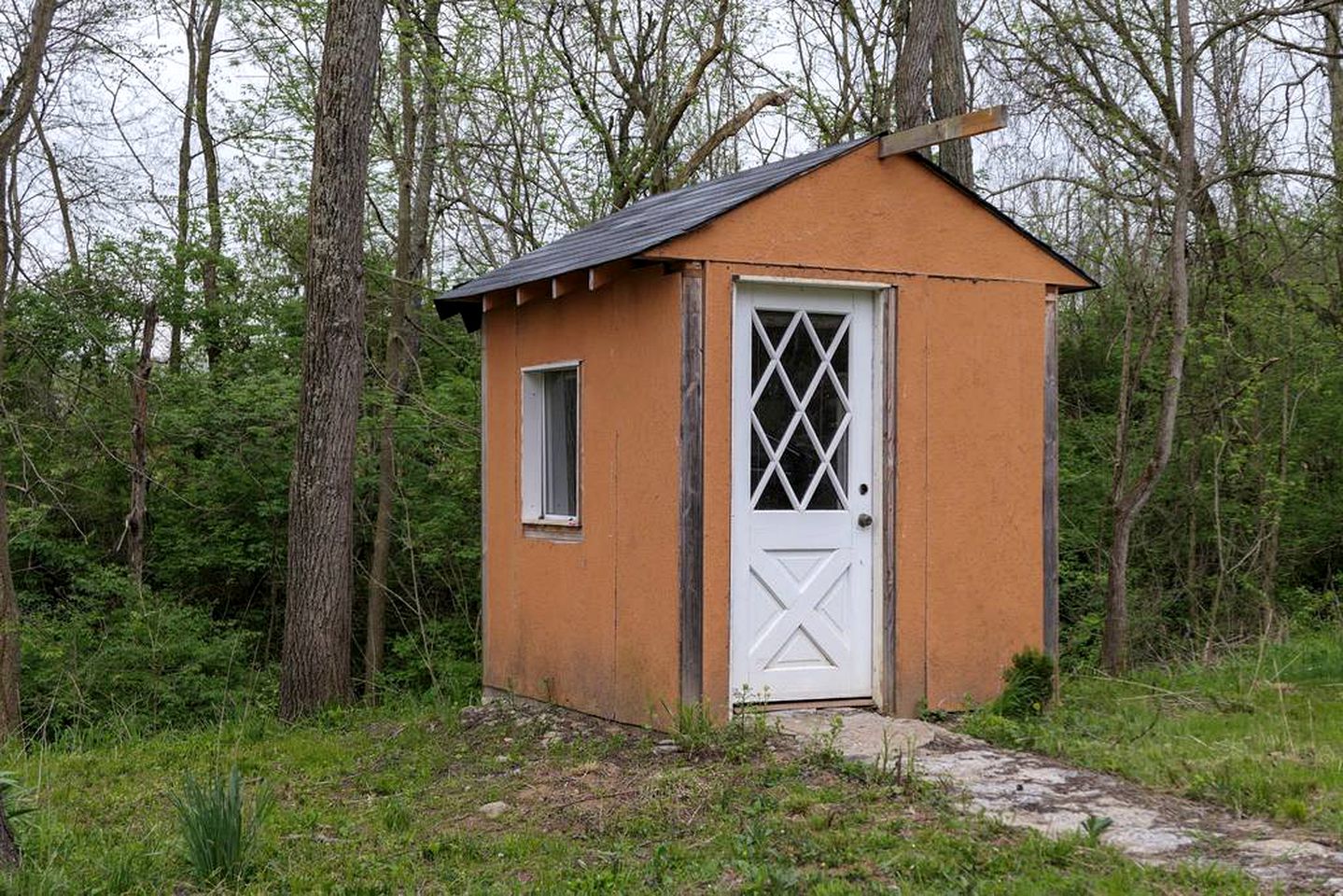 Secluded Cabin Rental Tucked in the Woods Outside of Cincinnati, Ohio