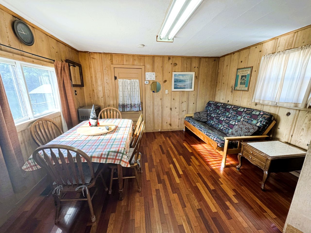 Rustic Cabin on Lake Taneycomo, Perfect for Your Next Fishing Vacation in Rockaway Beach, Missouri