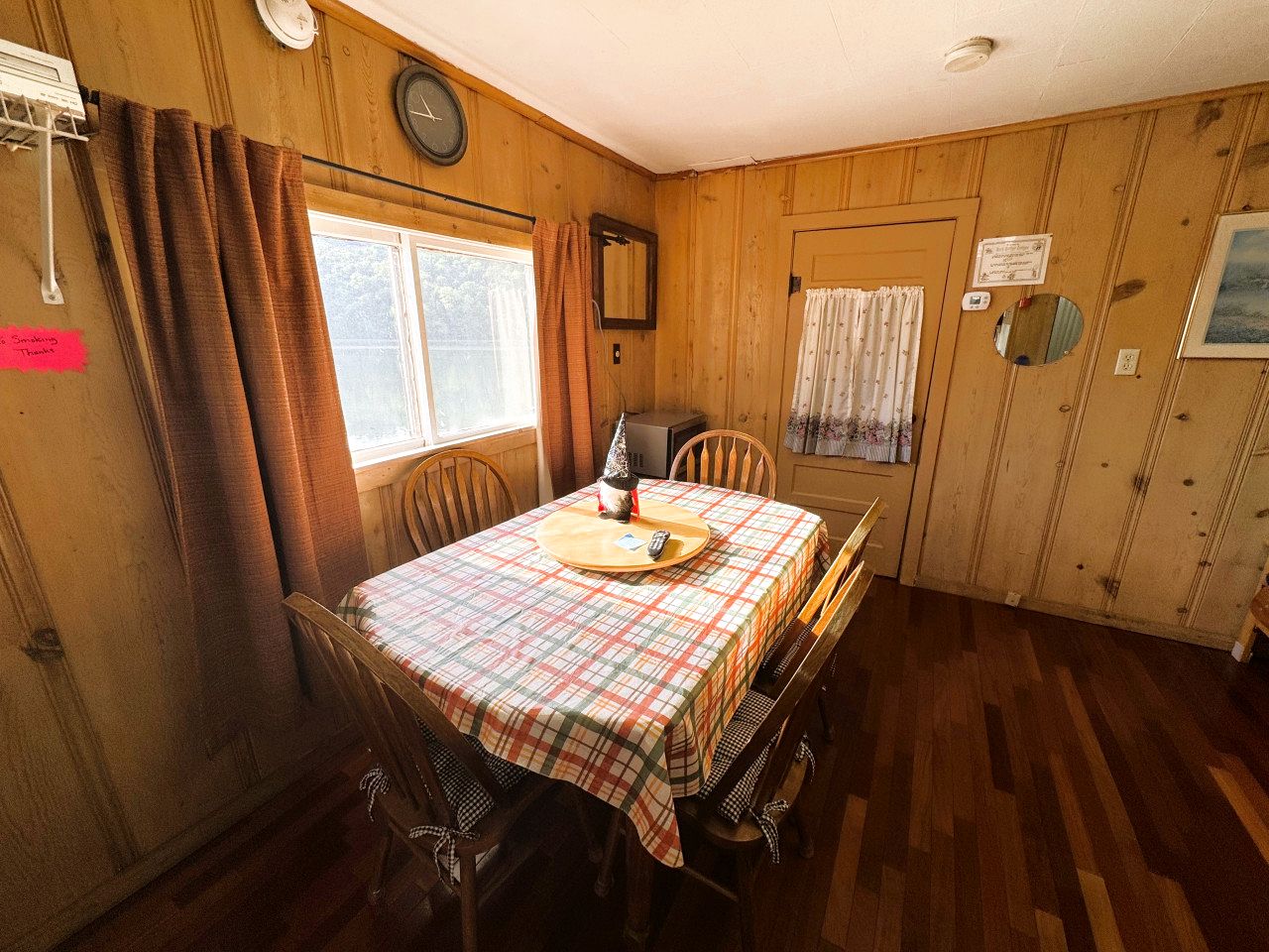 Rustic Cabin on Lake Taneycomo, Perfect for Your Next Fishing Vacation in Rockaway Beach, Missouri