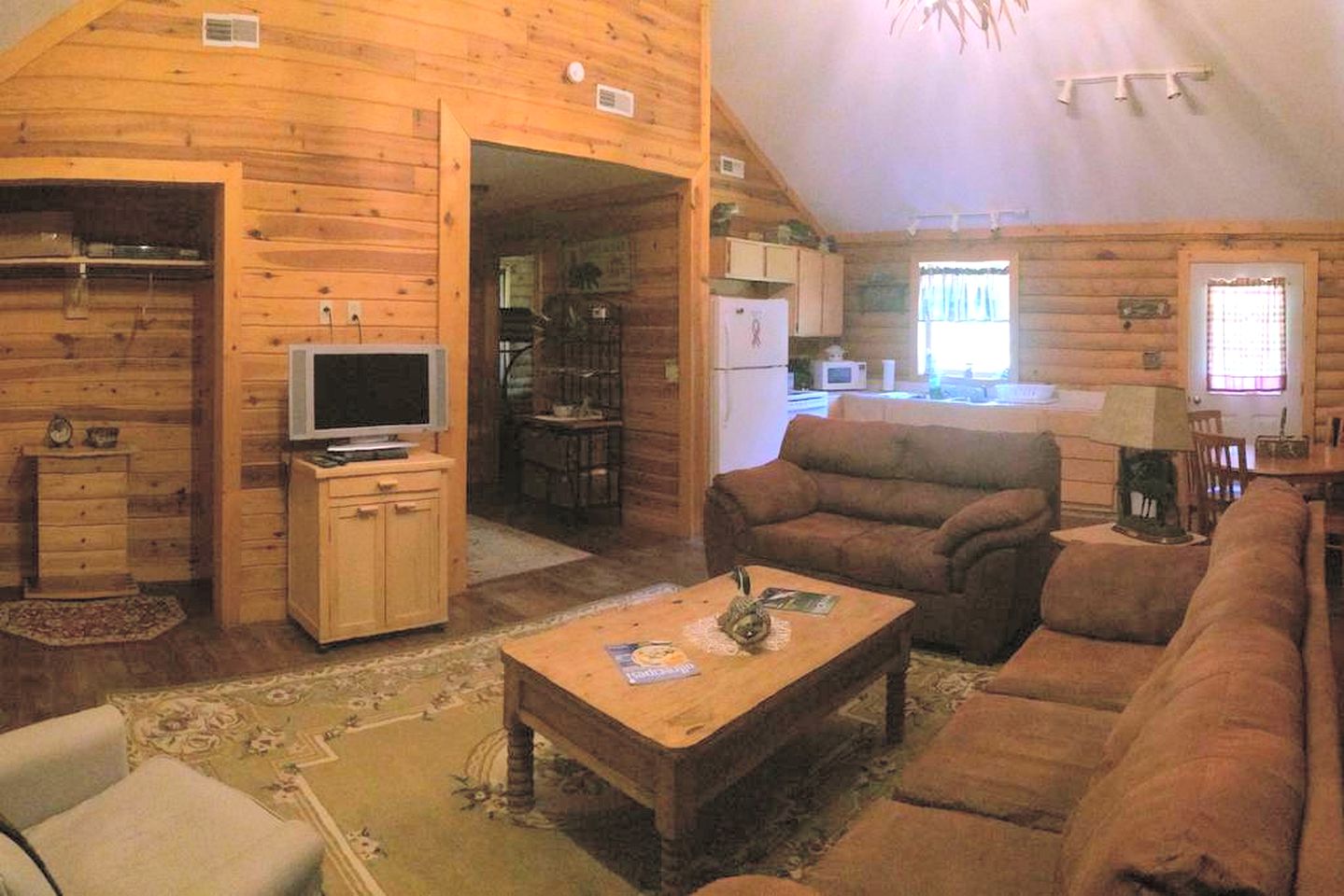 Rustic Cabin Nestled in the Stunning Mark Twain National Forest, Missouri