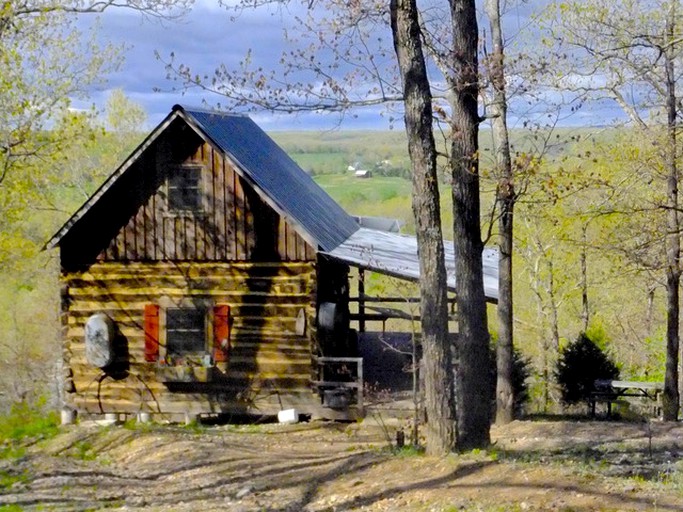 Rustic Cabin Perfect For Groups In Ozark Hills Missouri