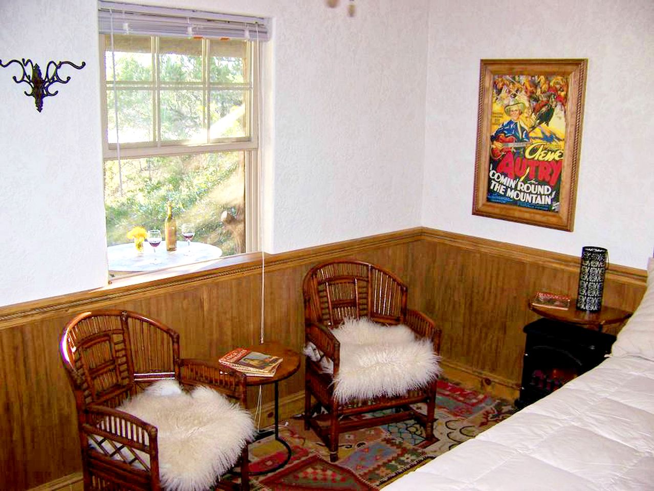 Rustic Cabin Rental for a Romantic Countryside Retreat near Austin, Texas