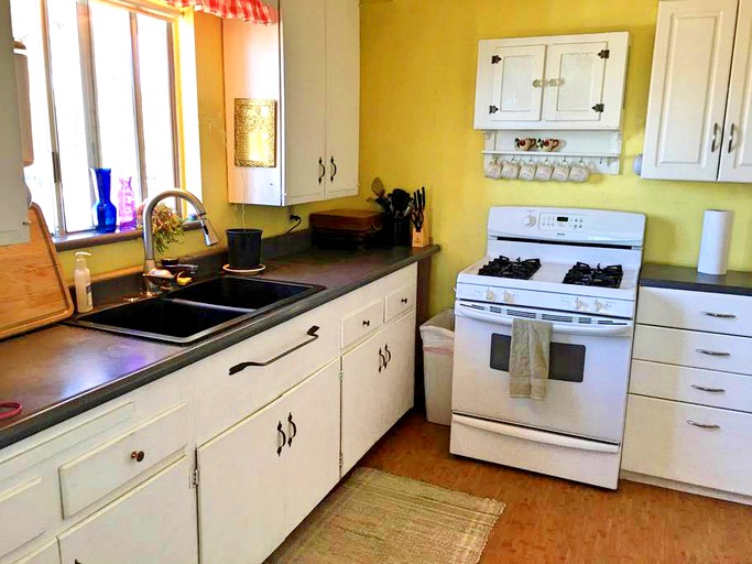 Cabins (Yucca Valley, California, United States)