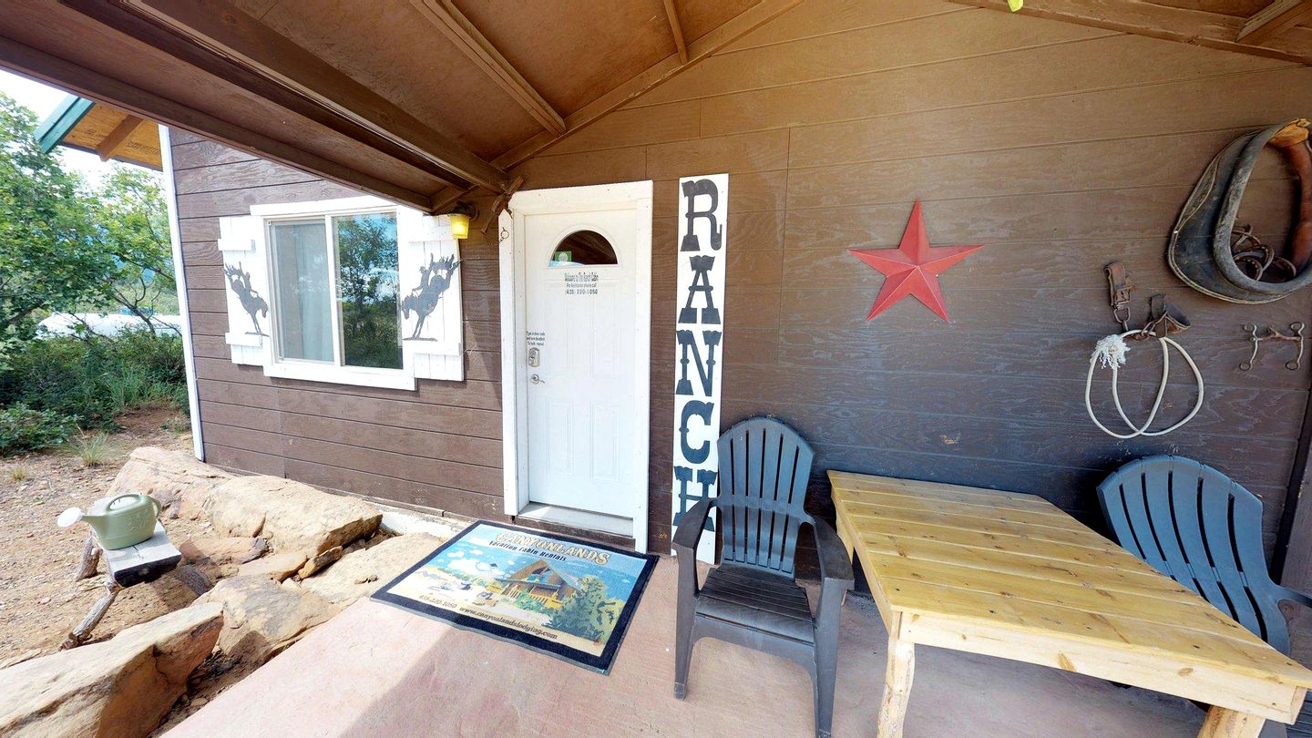 Canyon Lands Lodging Ranch Cabin, Cabins, Monticello, United States