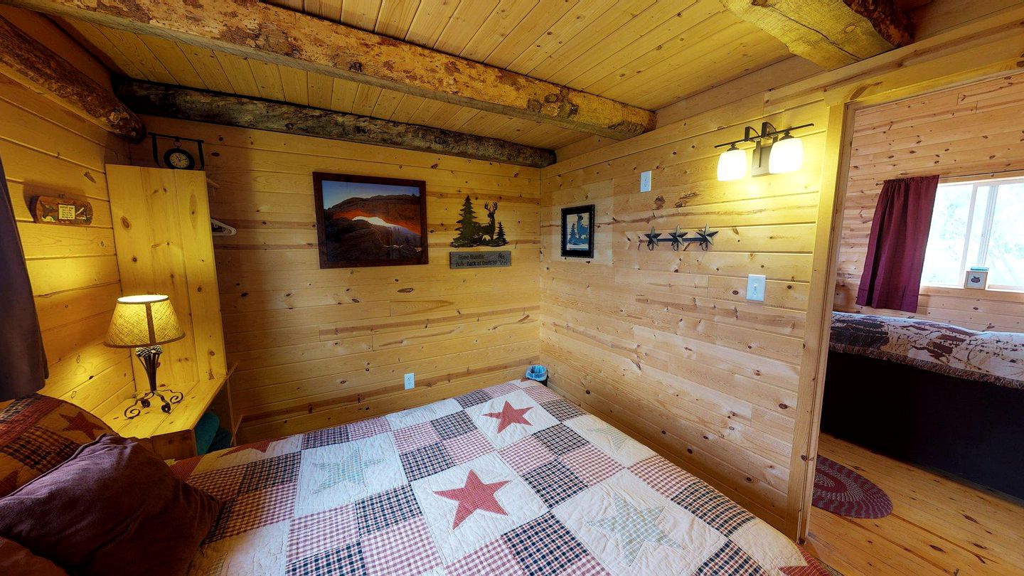 Canyon Lands Lodging Ranch Cabin, Cabins, Monticello, United States