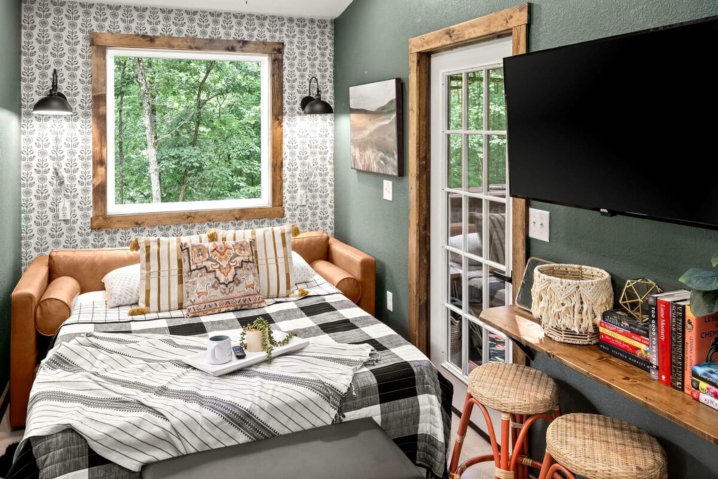 Off-Grid Cabin Surrounded by Trees in Pineville, Missouri