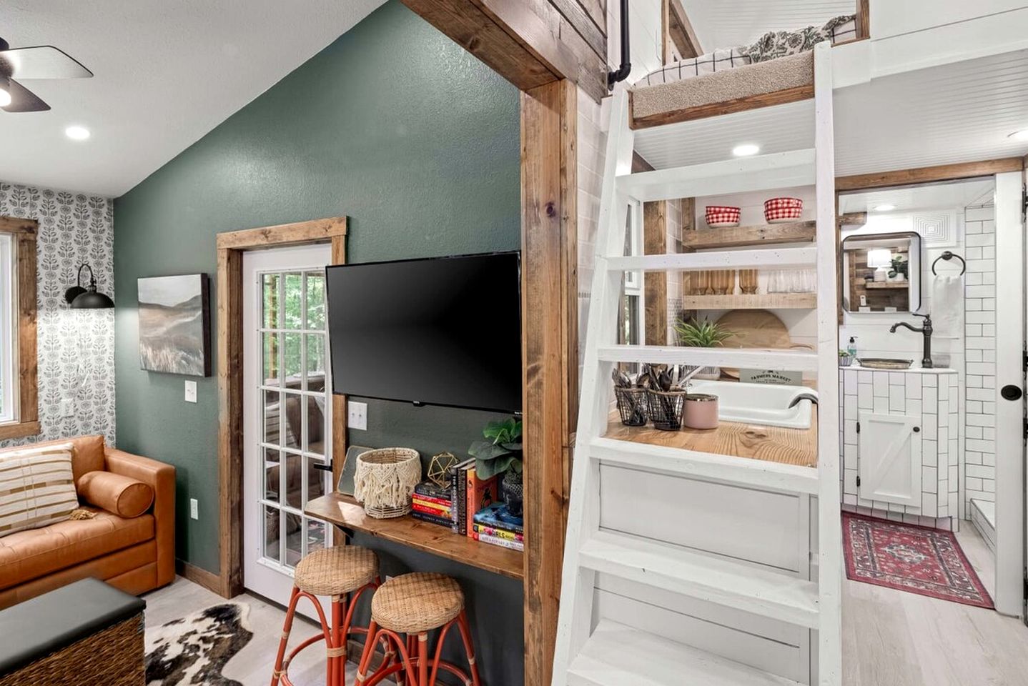 Off-Grid Cabin Surrounded by Trees in Pineville, Missouri