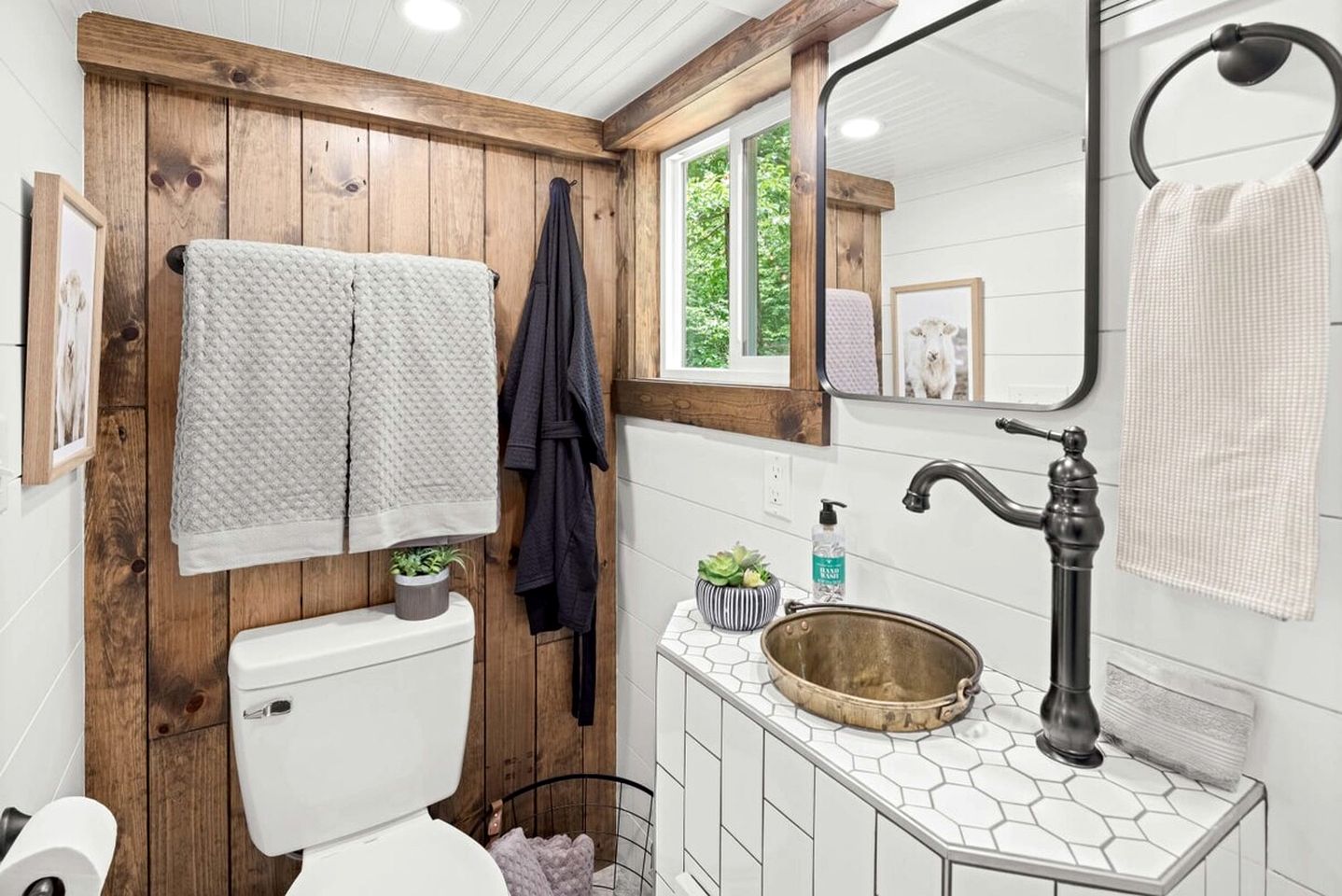 Off-Grid Cabin Surrounded by Trees in Pineville, Missouri