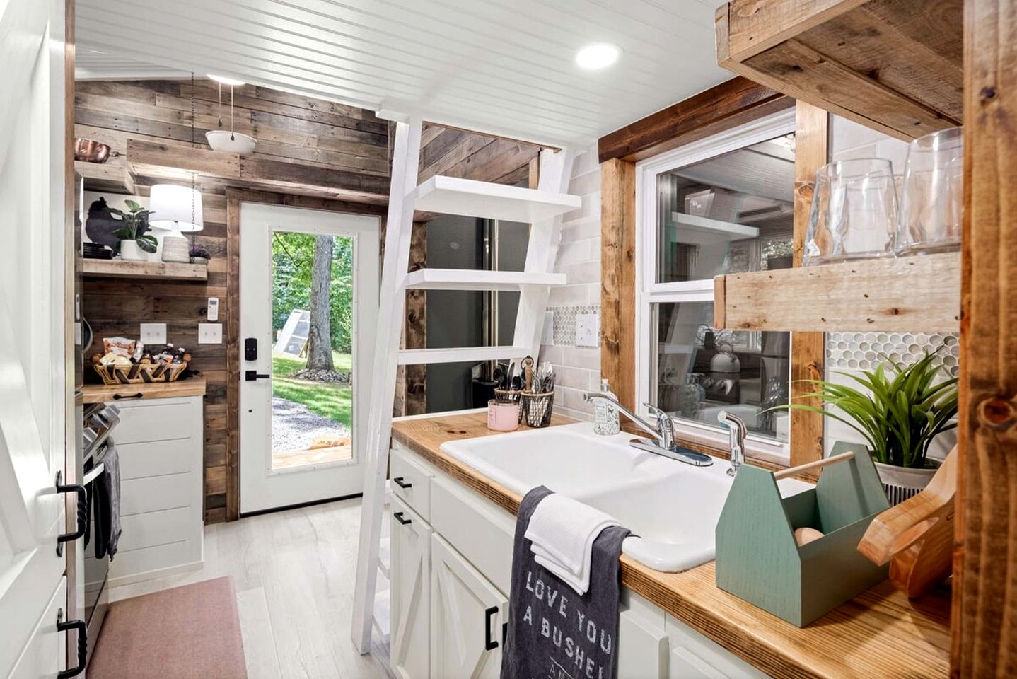 Off-Grid Cabin Surrounded by Trees in Pineville, Missouri