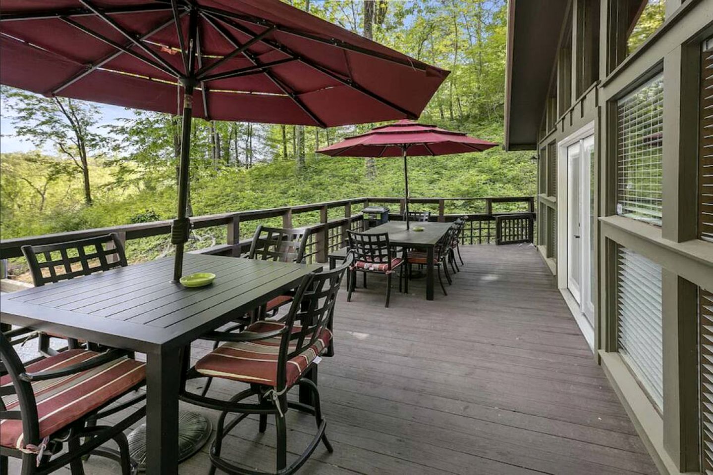 Rustic Cabin with Spa and Wonderful Outdoor Living in Tennessee