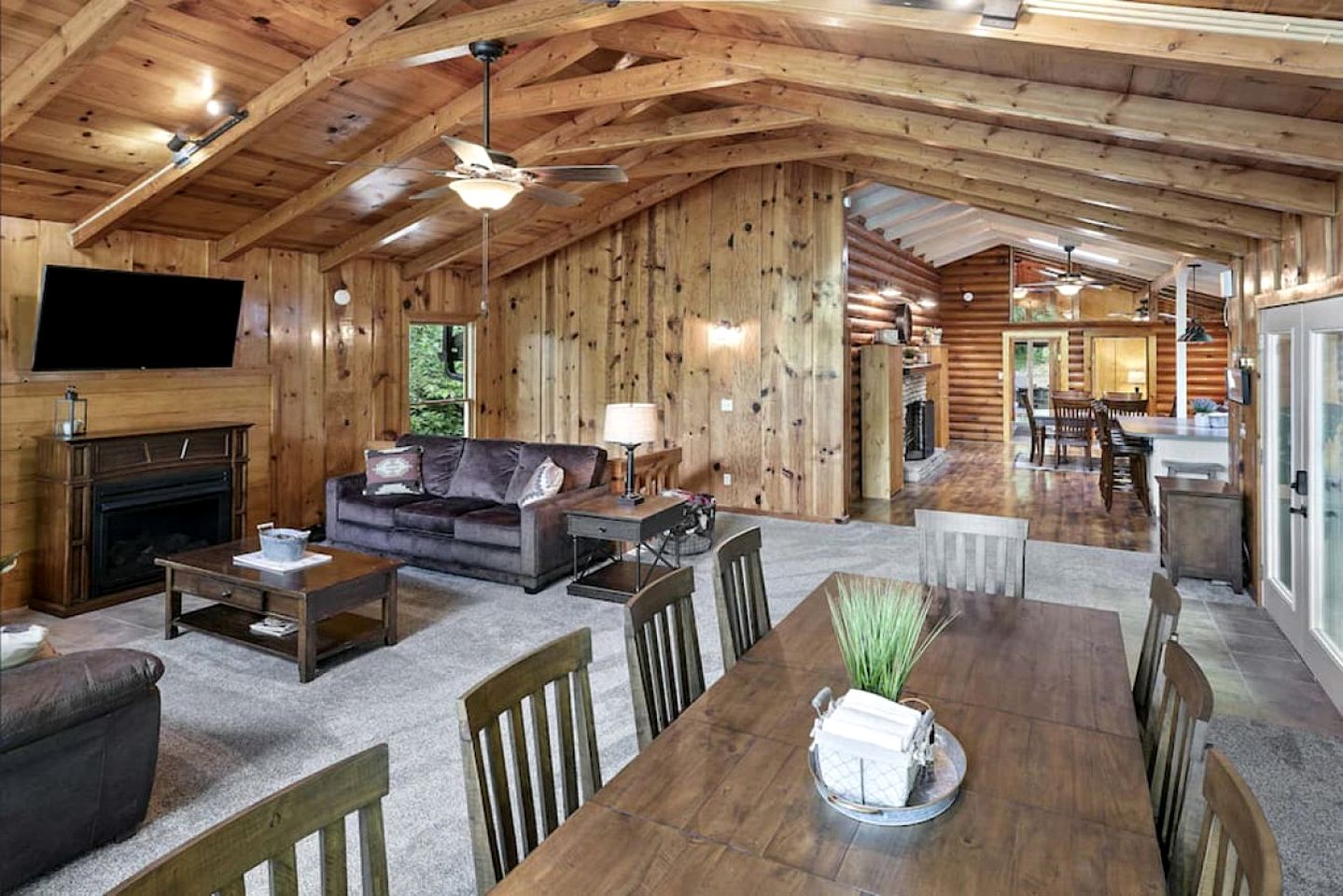 Rustic Cabin with Spa and Wonderful Outdoor Living in Tennessee
