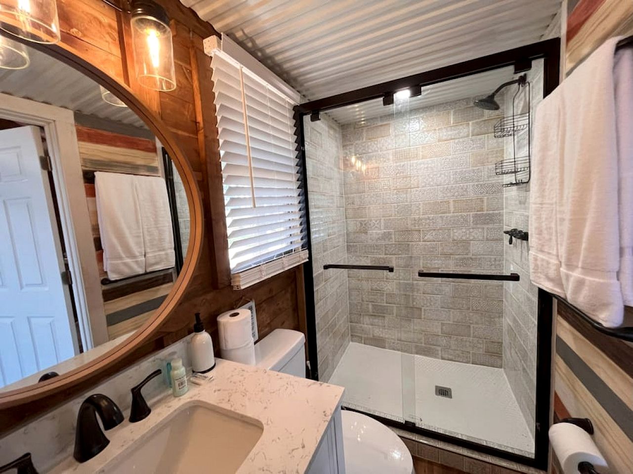 Cozy Waterfront Cabin for a Memorable Getaway on Toledo Bend Lake in Hemphill, Texas