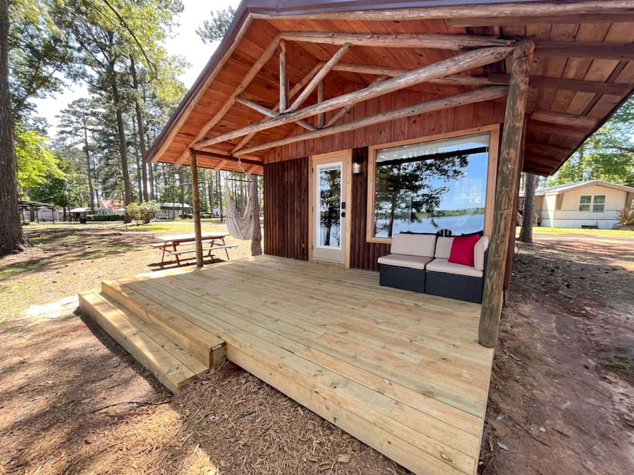 Cozy Waterfront Cabin for a Memorable Getaway on Toledo Bend Lake in Hemphill, Texas