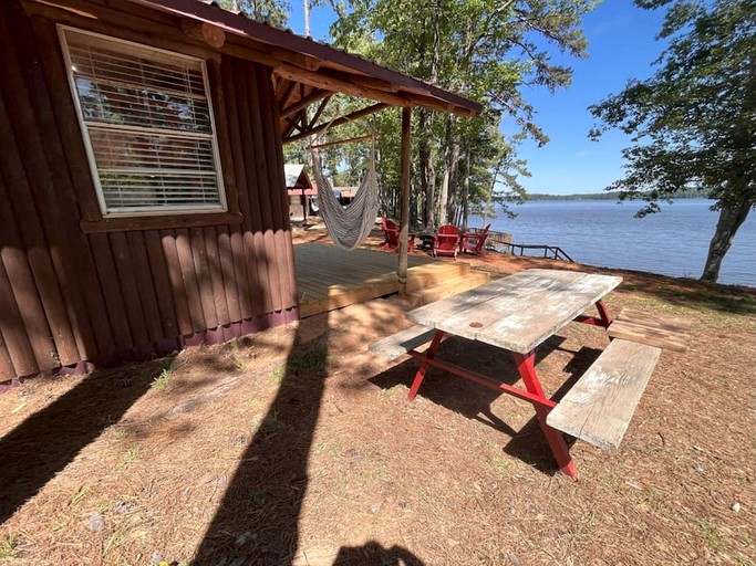 Cozy Waterfront Cabin for a Memorable Getaway on Toledo Bend Lake in Hemphill, Texas