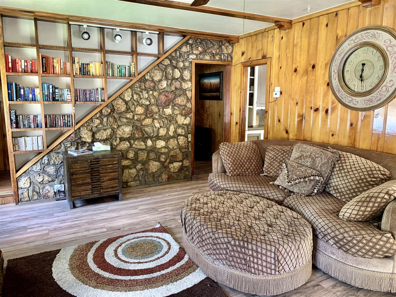 Charming and Rustic Cabin in Big Bear, California, Perfect for a Weekend Glamping Retreat