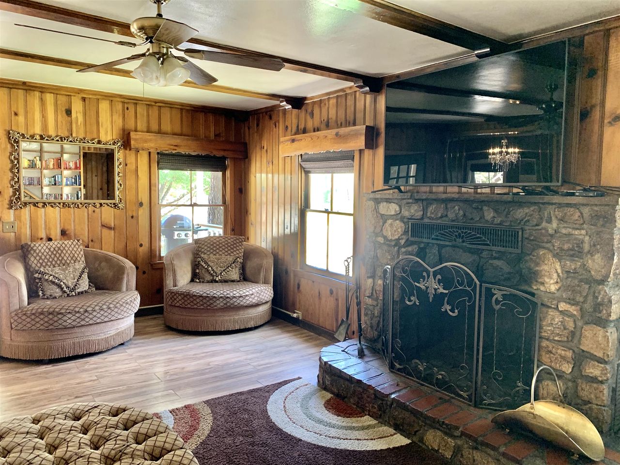 Charming and Rustic Cabin in Big Bear, California, Perfect for a Weekend Glamping Retreat