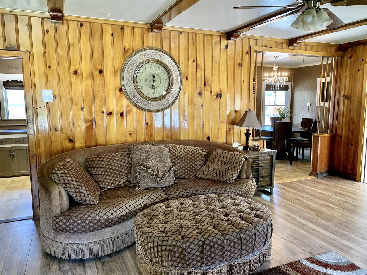 Charming and Rustic Cabin in Big Bear, California, Perfect for a Weekend Glamping Retreat