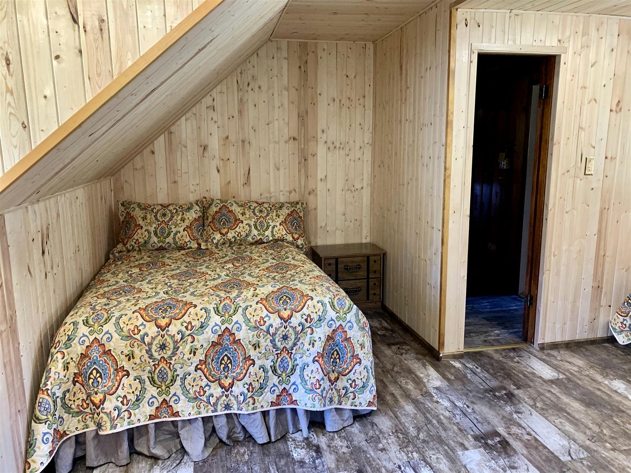 Charming and Rustic Cabin in Big Bear, California, Perfect for a Weekend Glamping Retreat