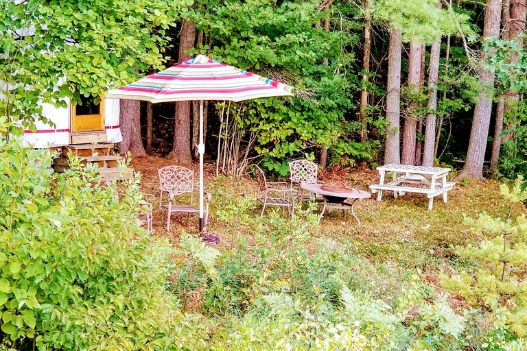 Yurts (Bennington, New Hampshire, United States)