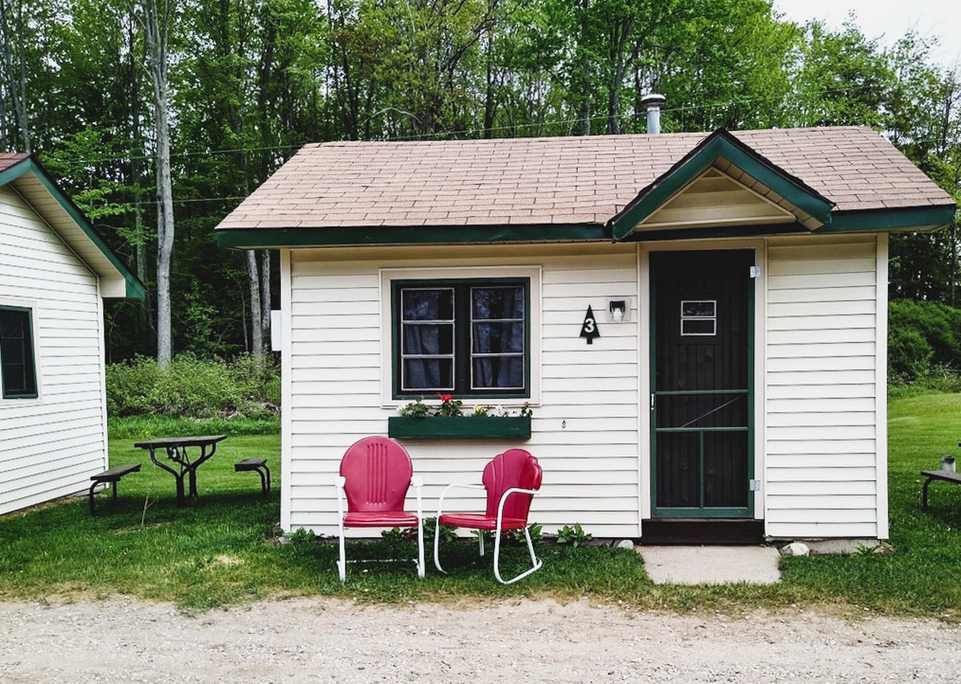 Rustic Chic Retreat for Two: Glamping Cabin in Cadillac, Michigan