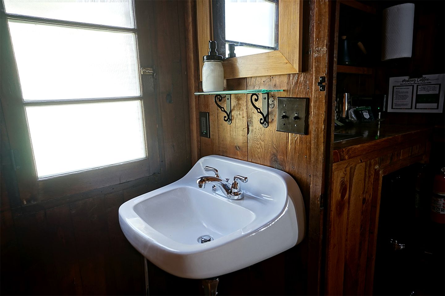 Rustic Chic Retreat for Two: Glamping Cabin in Cadillac, Michigan
