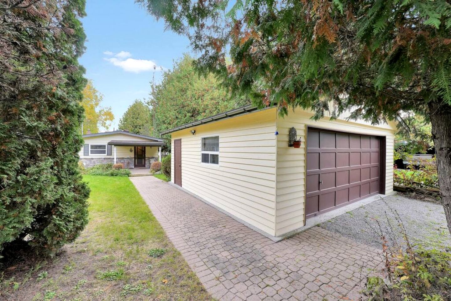 Rustic Family Cottage with Spectacular Sunset Views on Canal Lake, Near Kawartha Lakes, Ontario