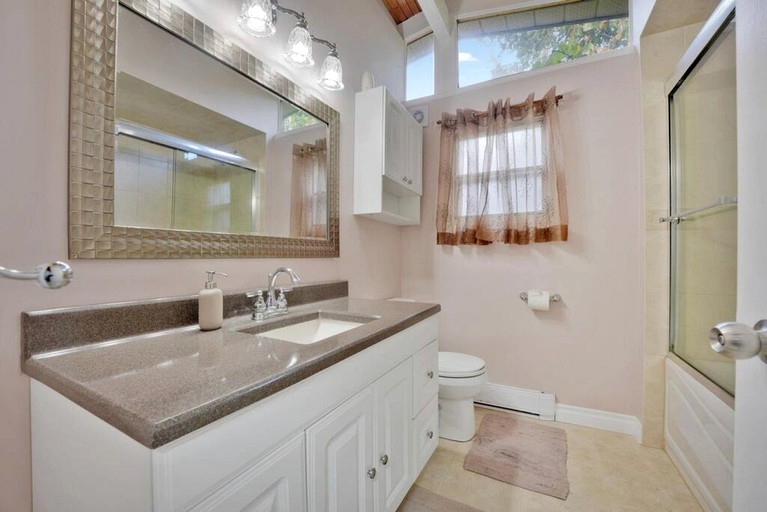 Cottages (Canada, Kirkfield, Ontario)