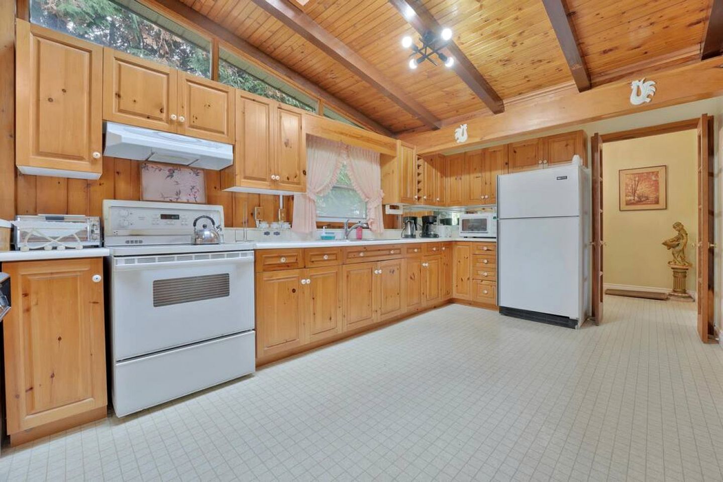 Rustic Family Cottage with Spectacular Sunset Views on Canal Lake, Near Kawartha Lakes, Ontario