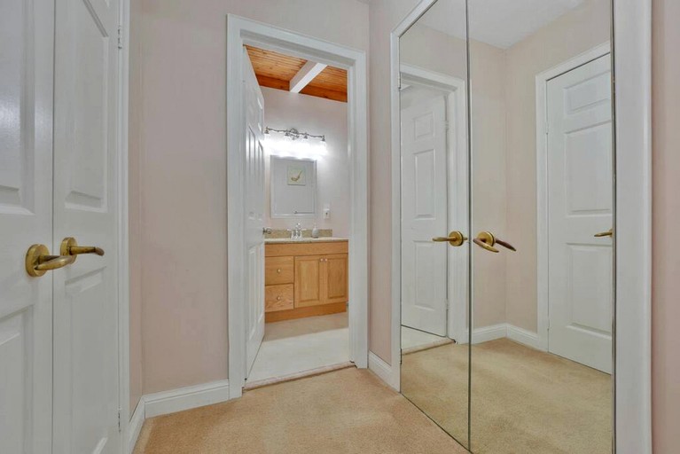 Cottages (Canada, Kirkfield, Ontario)