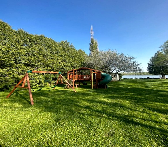 Cottages (Canada, Kirkfield, Ontario)