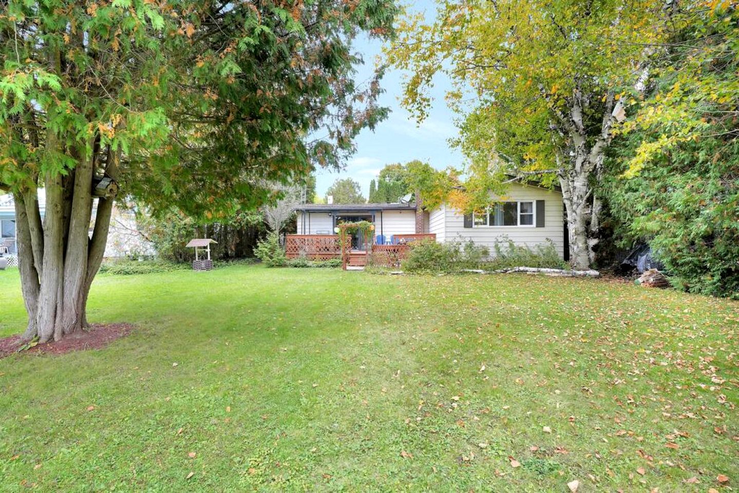 Rustic Family Cottage with Spectacular Sunset Views on Canal Lake, Near Kawartha Lakes, Ontario