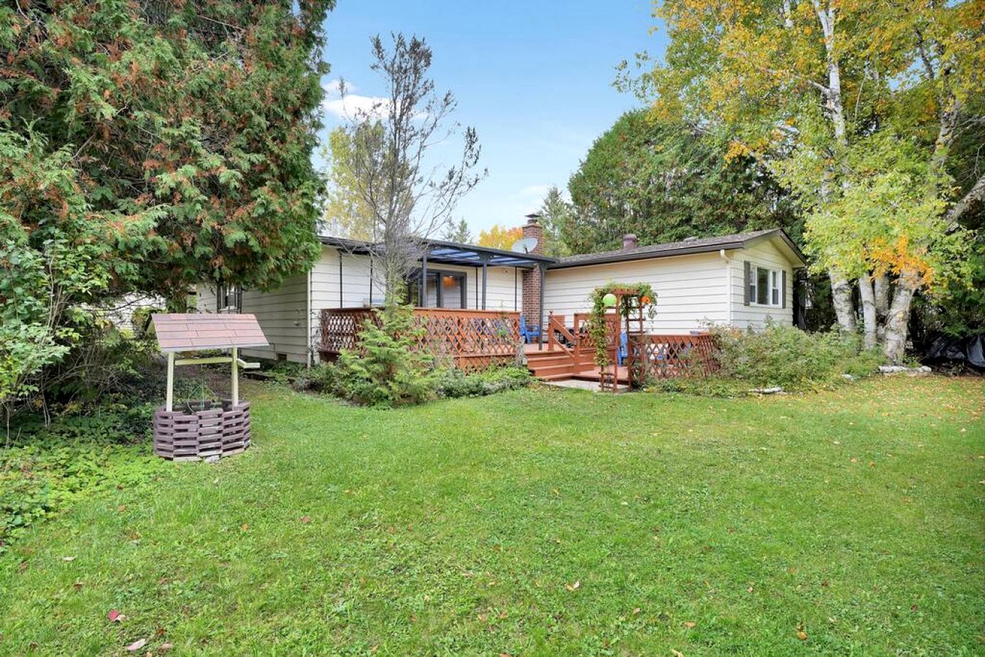 Rustic Family Cottage with Spectacular Sunset Views on Canal Lake, Near Kawartha Lakes, Ontario