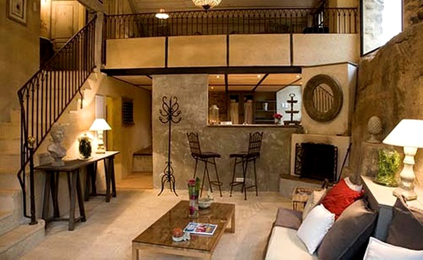 Rustic Cottage with Modern Furnishings and Private Pool near Marseille, France